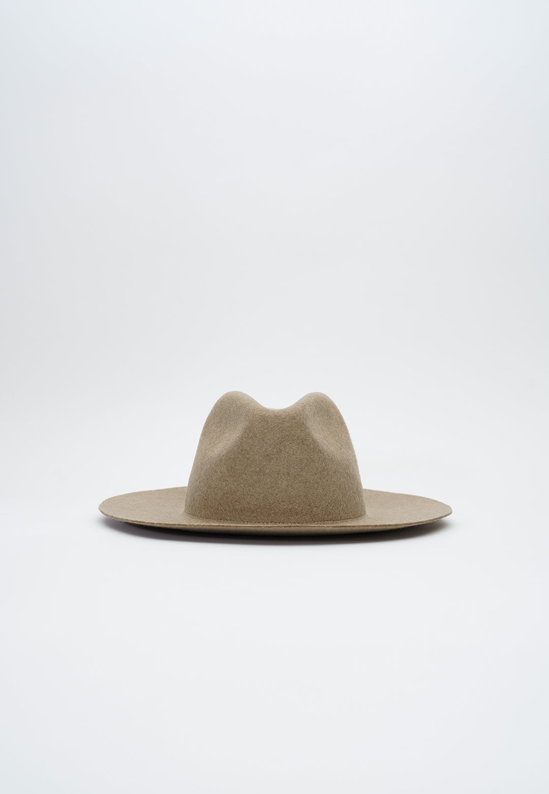 N33 NTHIRTYTHREE PURE AMBER - PURE COLLECTION. Artisan-Made Fedora Felt Hat. Handmade in Italy. Handcrafted Headwear. Artisan Chapeaux. Handgefertigt. Fedora Hut. Unisex Men's hats. Women's hats. N33. Luxury Felt Hat. Männerhüte. Frauenhüte. Maison Michel