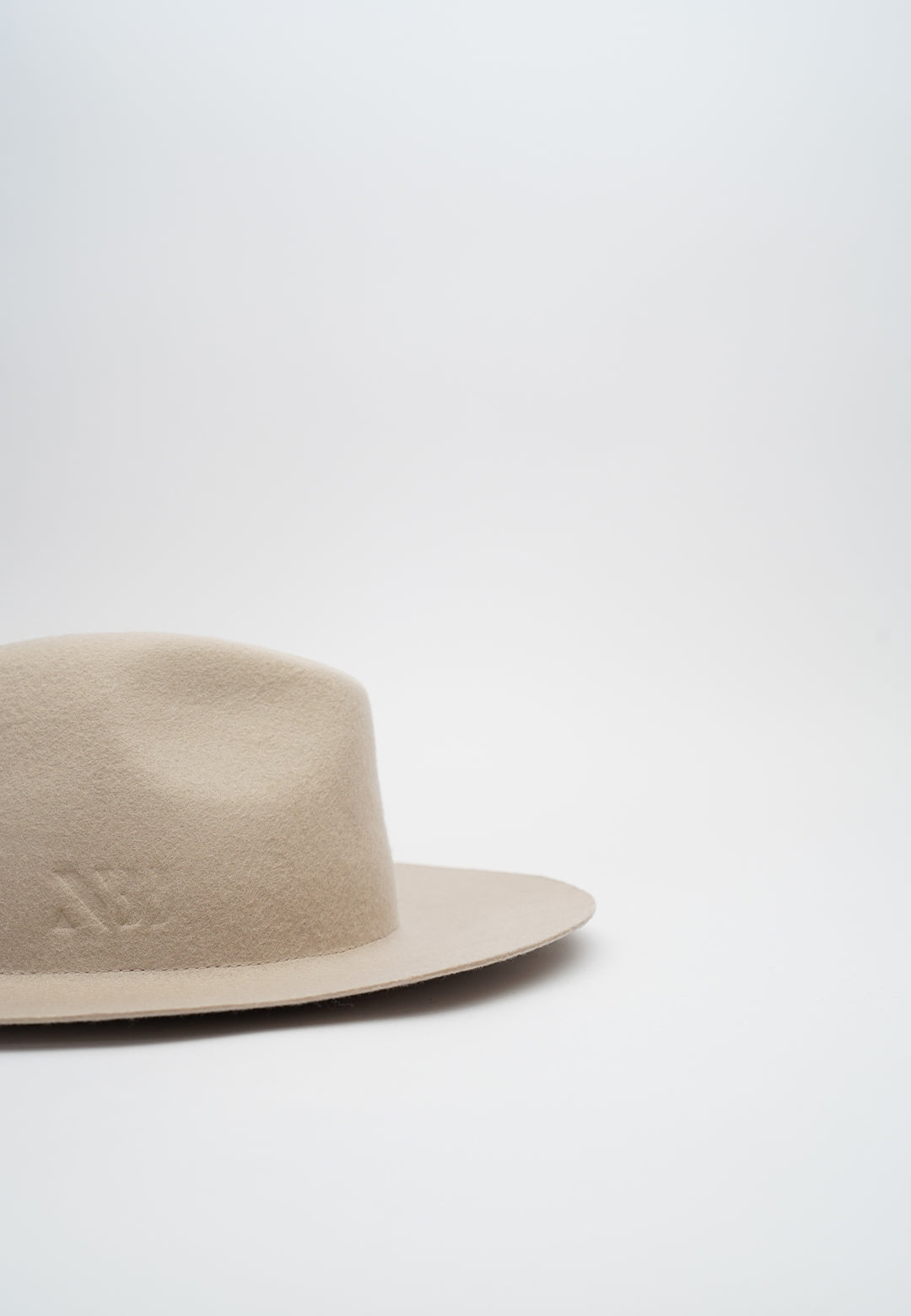 NTHIRTYTHREE PURE CLAY. PURE COLLECTION. Artisan-Made Fedora Felt Hat. Handmade in Italy. Handcrafted Headwear. Artisan Chapeaux. Handgefertigt. Fedora Hut. Unisex Men's accessory hats. Women's accessory hats. N33