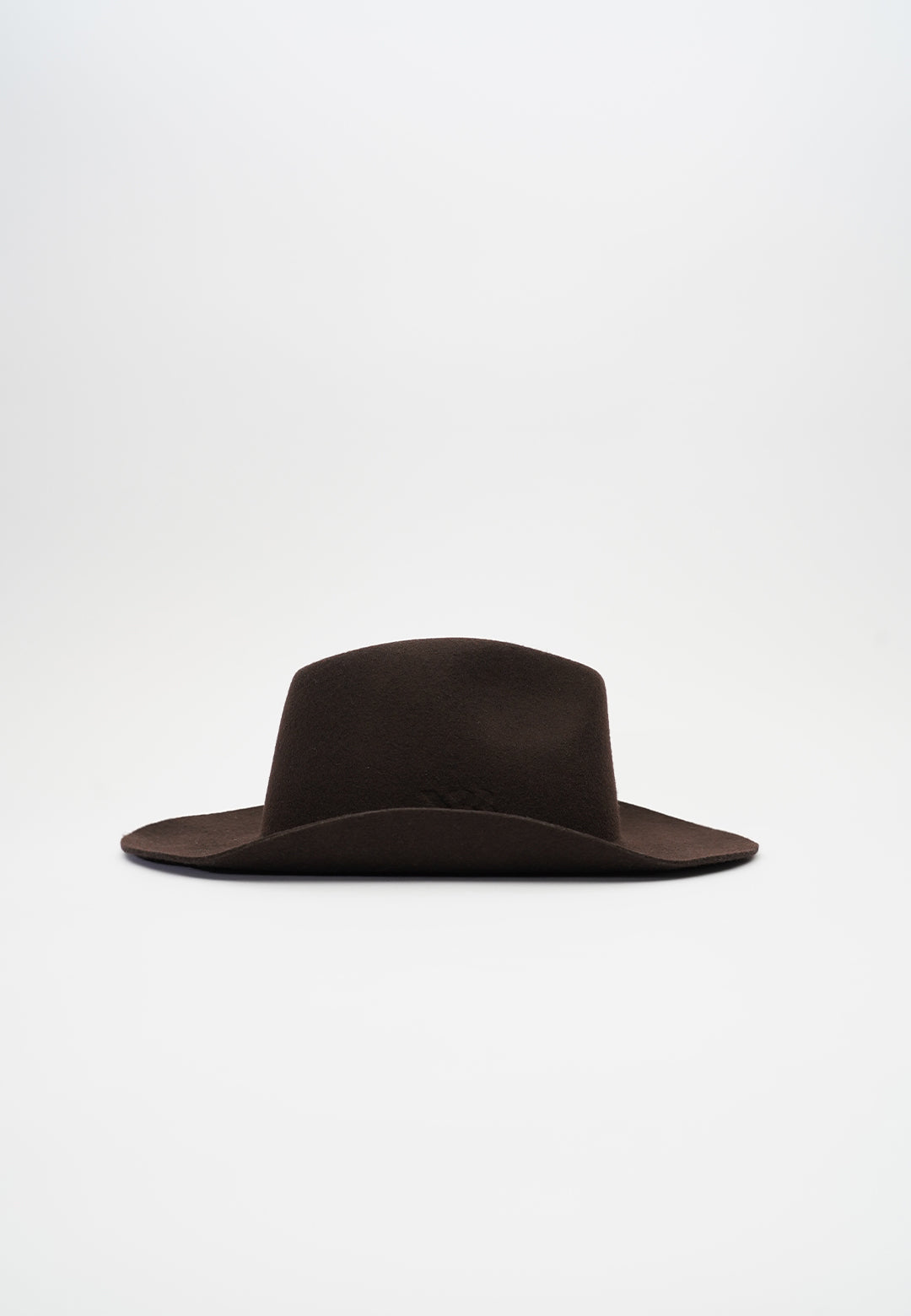 Handcrafted luxury felt hat in a classic cowboy style, made from premium materials. A perfect blend of elegance and Western charm, ideal for fashion-forward individuals and special occasions. N33 PURE CURVED. NTHIRTYTHREE