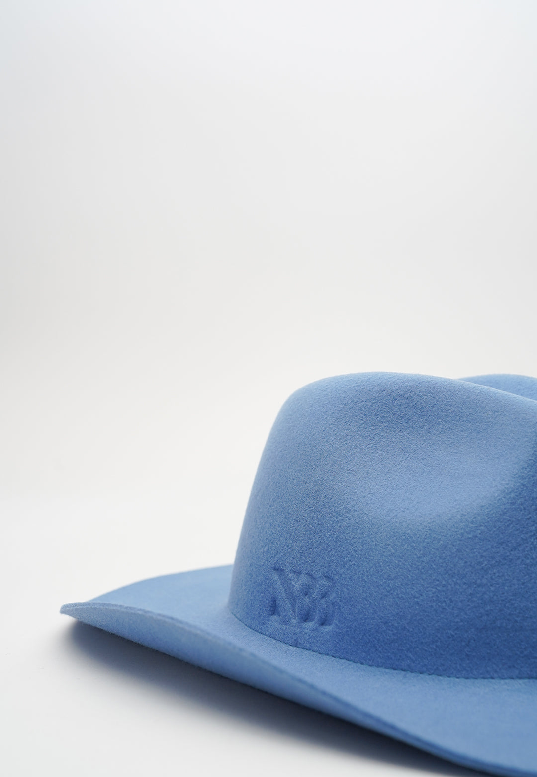 Handcrafted luxury felt hat in a classic cowboy style, made from premium materials. A perfect blend of elegance and Western charm, ideal for fashion-forward individuals and special occasions. N33 PURE CURVED. NTHIRTYTHREE